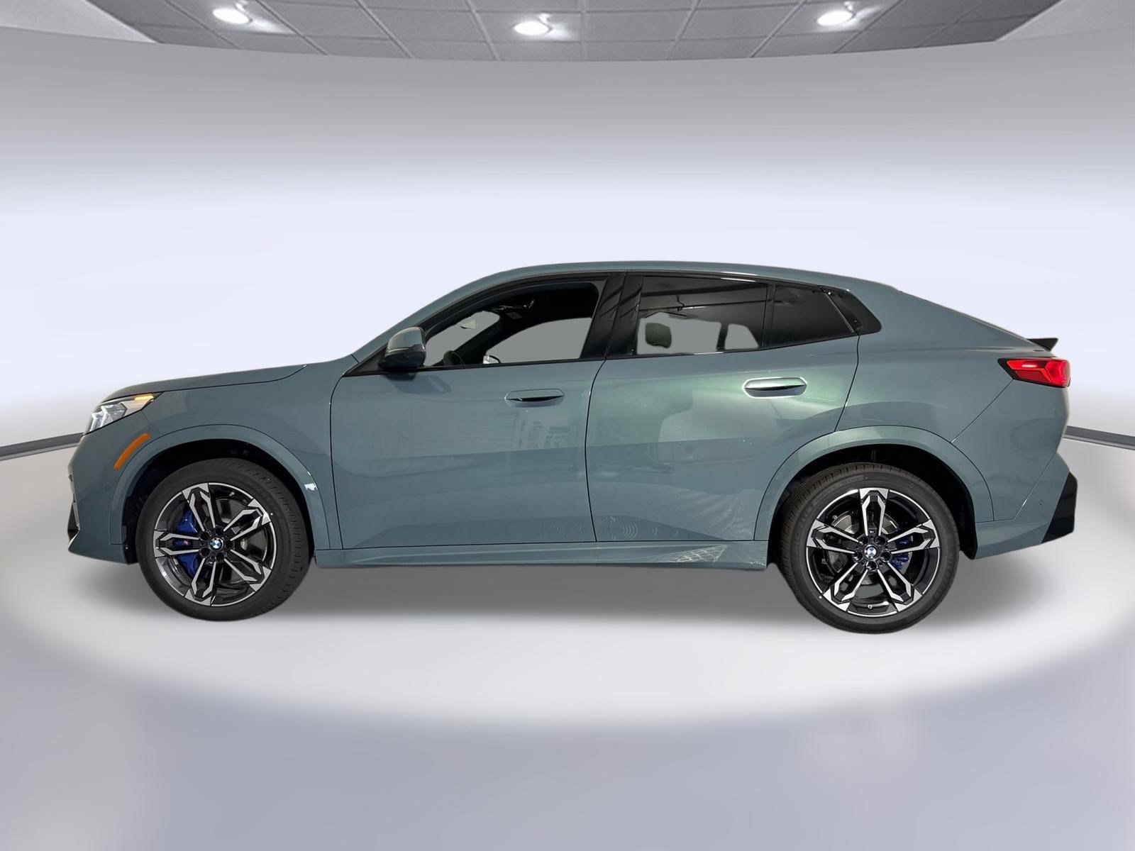 Used 2025 BMW X2 xDrive28i w/ Premium Package AWD/4WD image 2