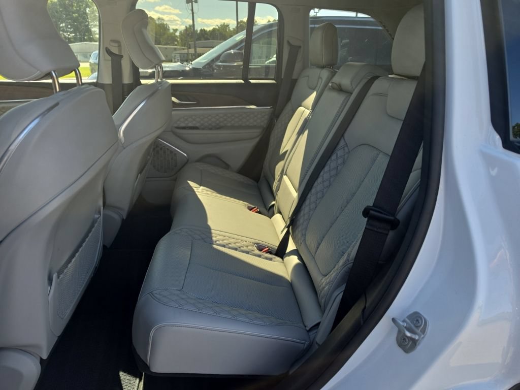 Used 2022 Jeep Grand Cherokee Summit w/ Adv Protech Group IV AWD/4WD image 11