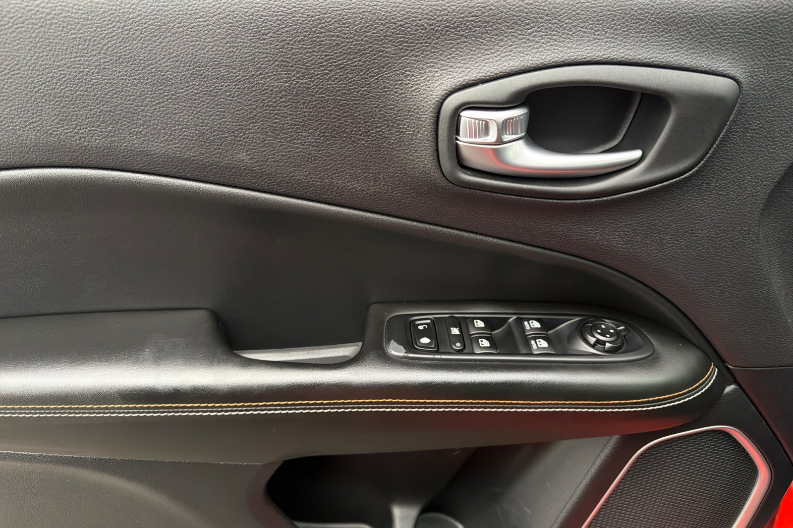 Used 2018 Jeep Compass Sport FWD image 11