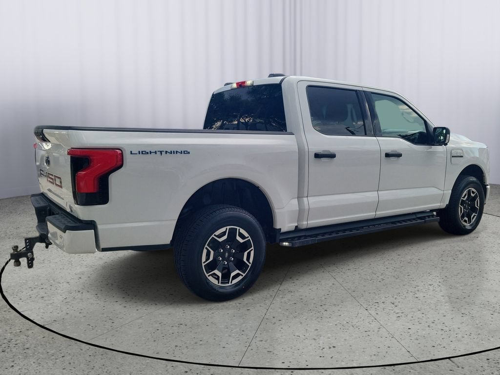 Used 2023 Ford F150 Lightning XLT AWD/4WD image 2