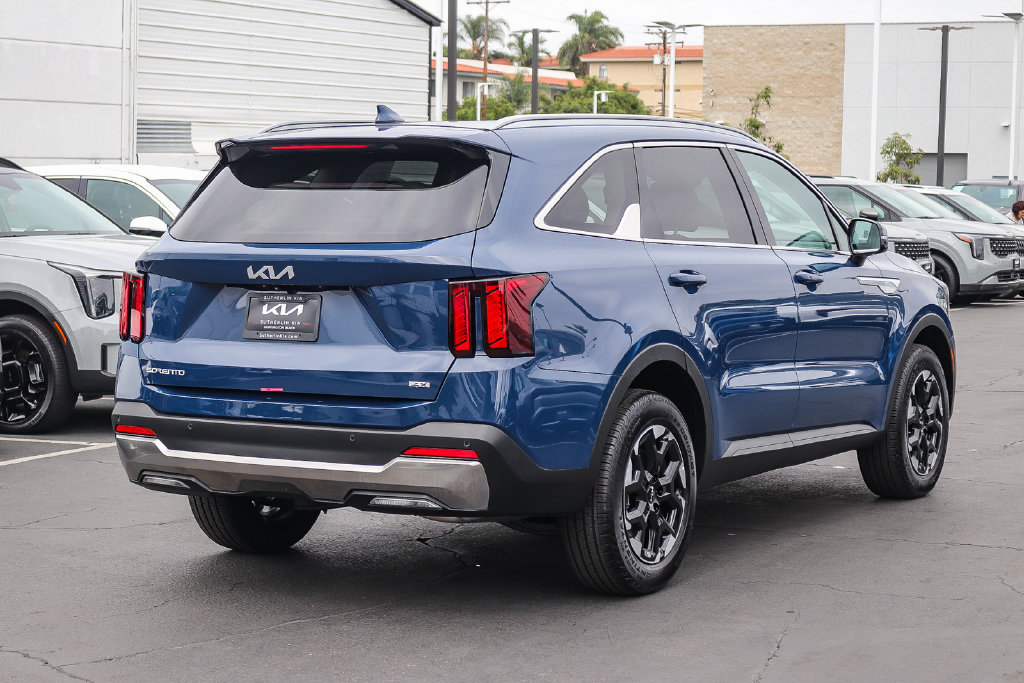 Certified 2026 Kia Sorento S w/ S Panoramic Sunroof Package AWD/4WD image 4
