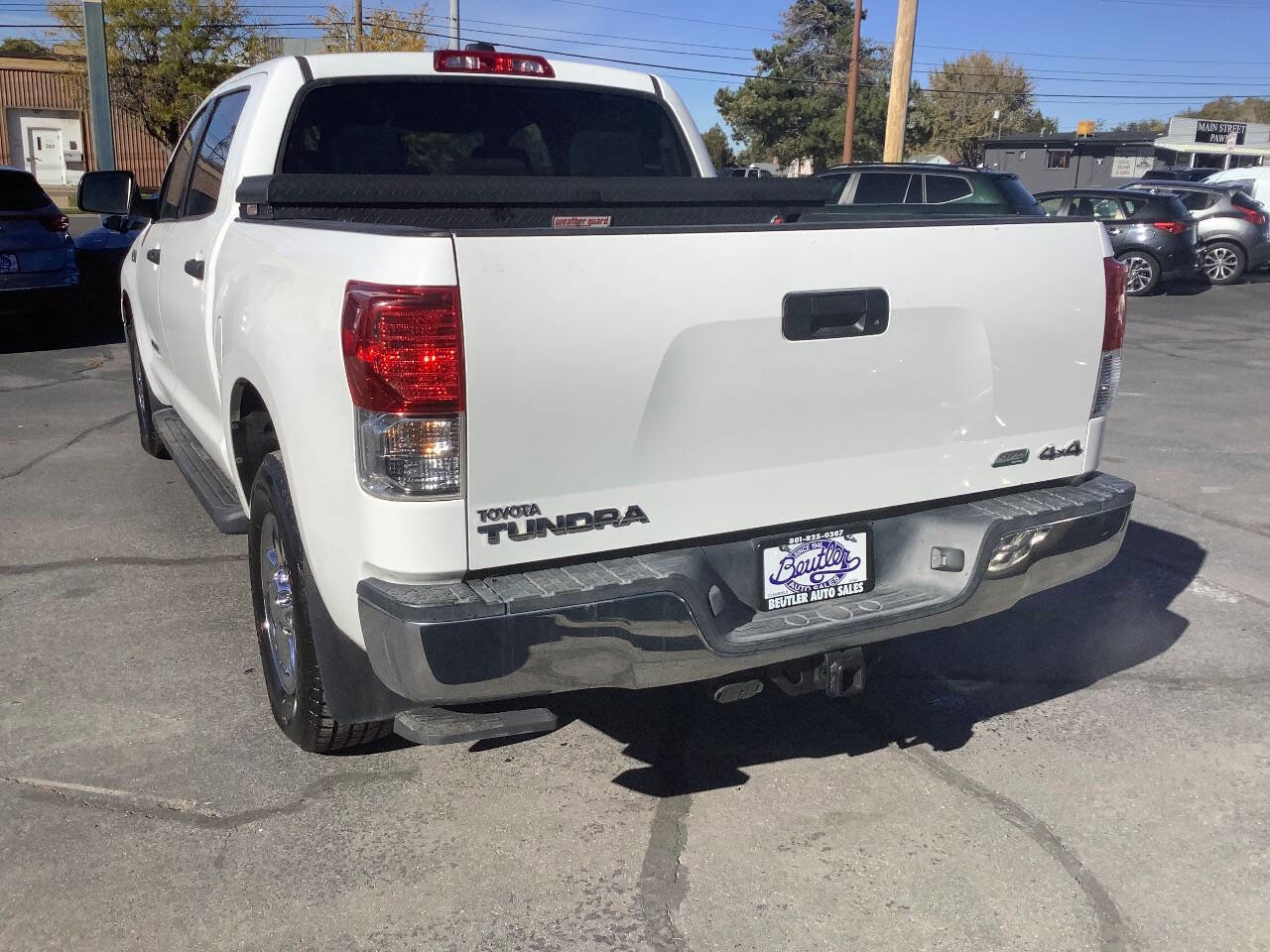 Used 2013 Toyota Tundra Grade 4x4 4dr CrewMax Cab Pick image 12