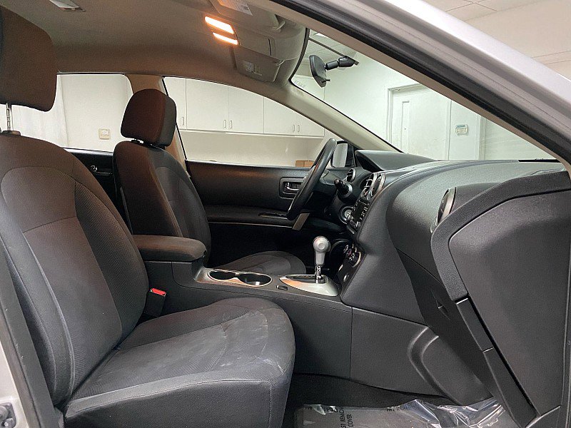 Used 2015 Nissan Rogue S w/ Convenience Package image 16