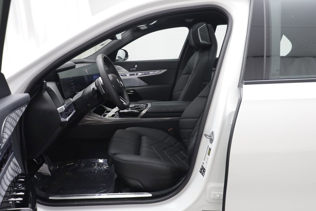 Certified 2025 BMW 760i xDrive w/ Executive Package AWD/4WD image 5