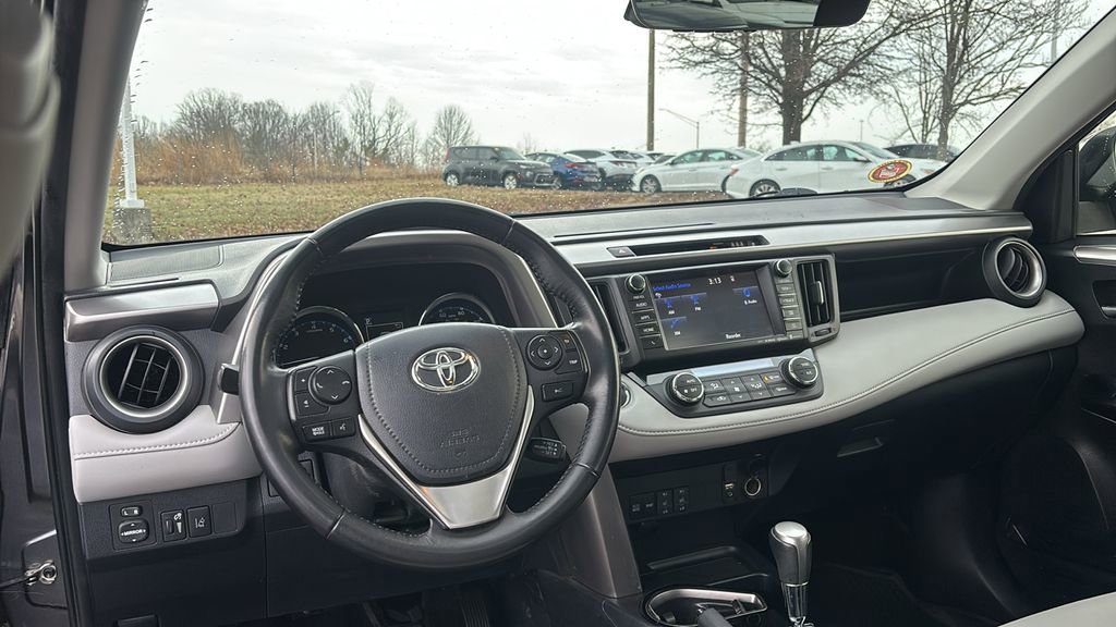 Used 2018 Toyota RAV4 Limited image 13