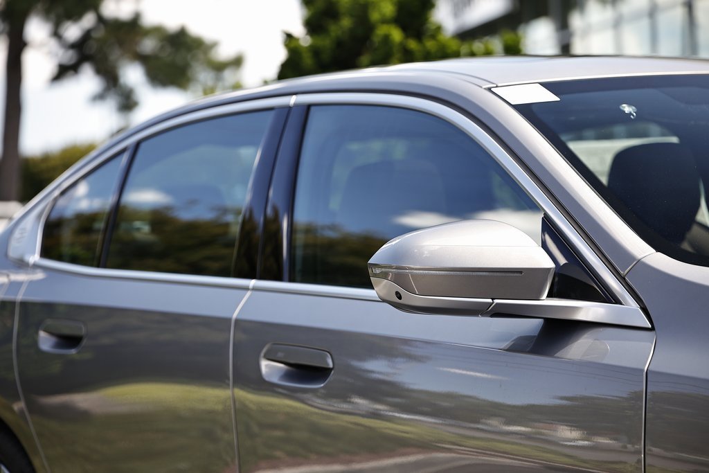 Used 2026 BMW 530i w/ Premium Package image 5