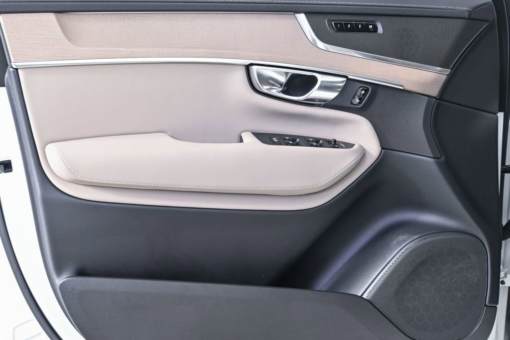 Certified 2025 Volvo XC90 B6 Core w/ Climate Package image 8