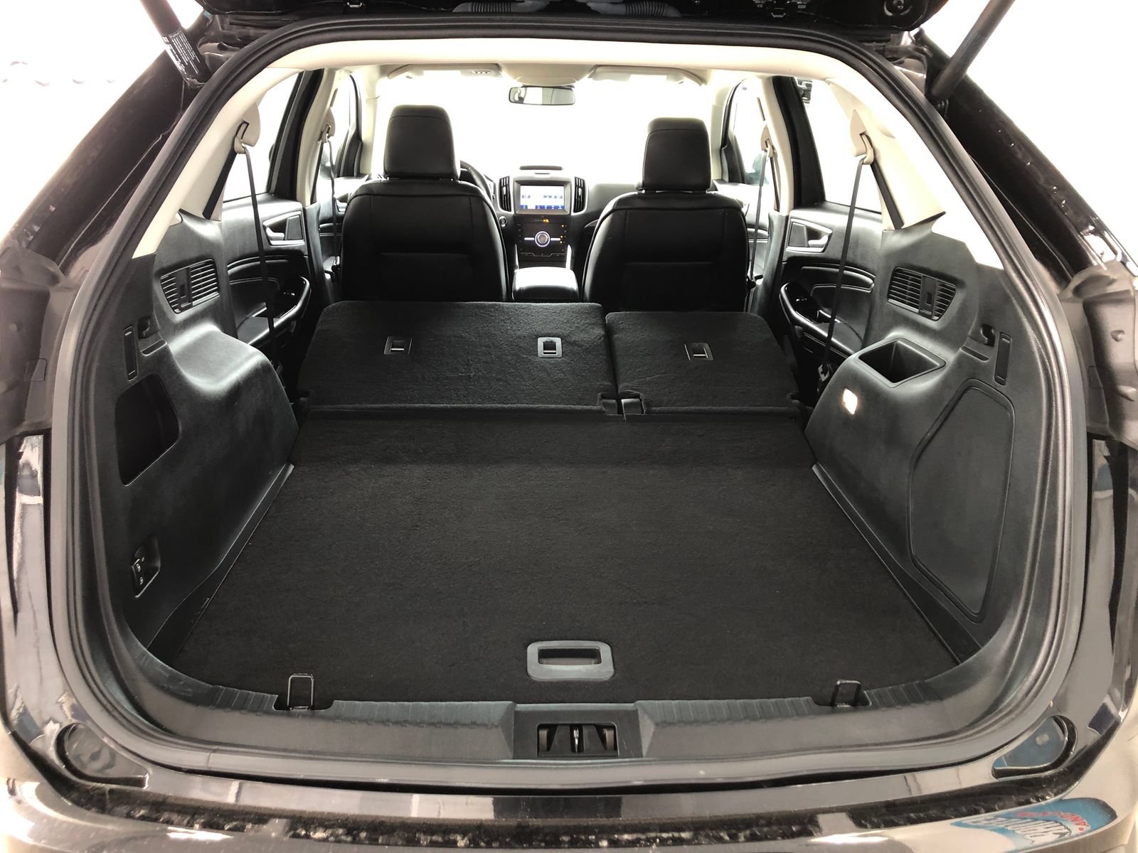 Used 2020 Ford Edge Titanium w/ Class II Trailer Tow Package AWD/4WD image 9