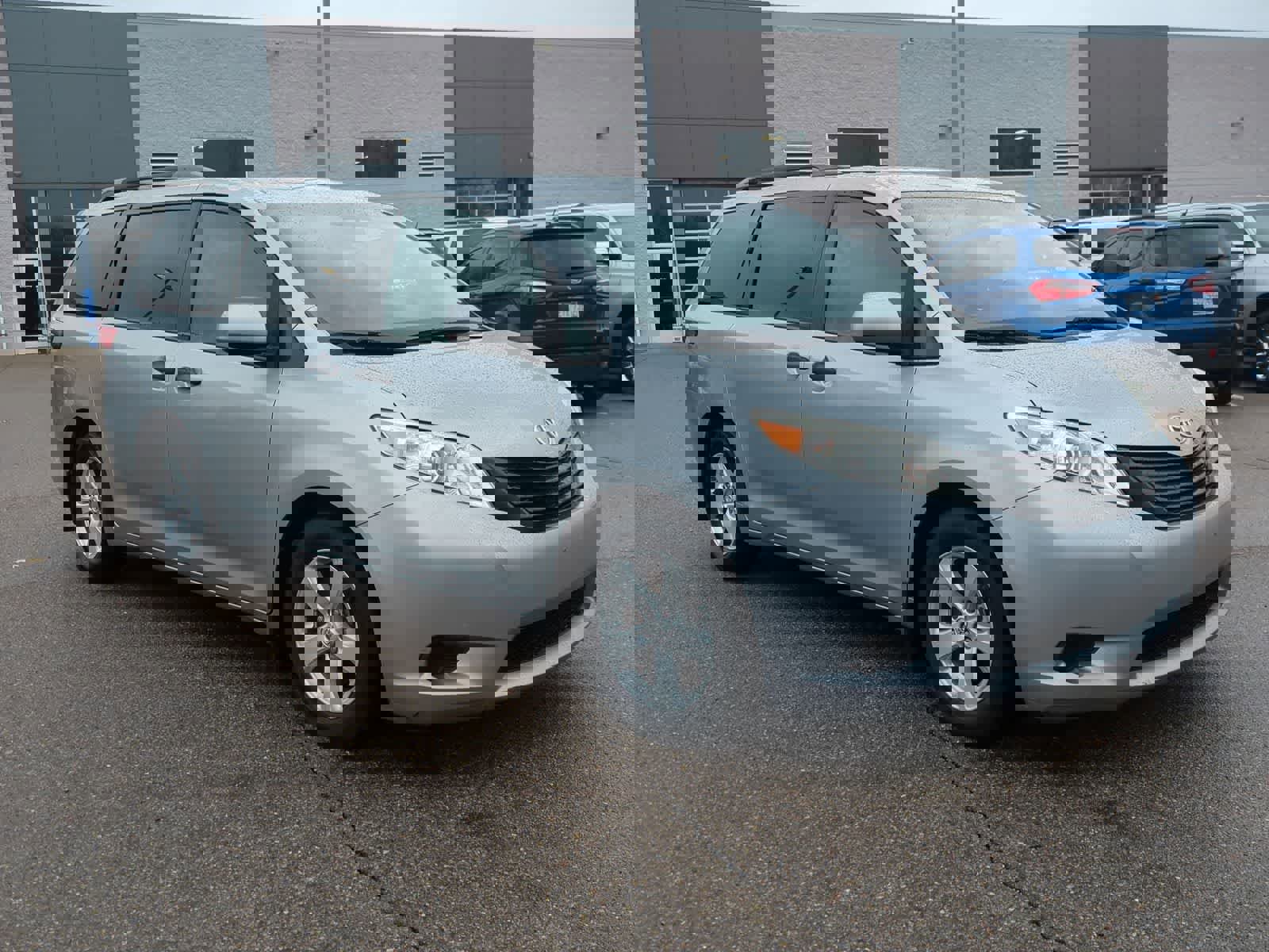 Used 2016 Toyota Sienna L image 2