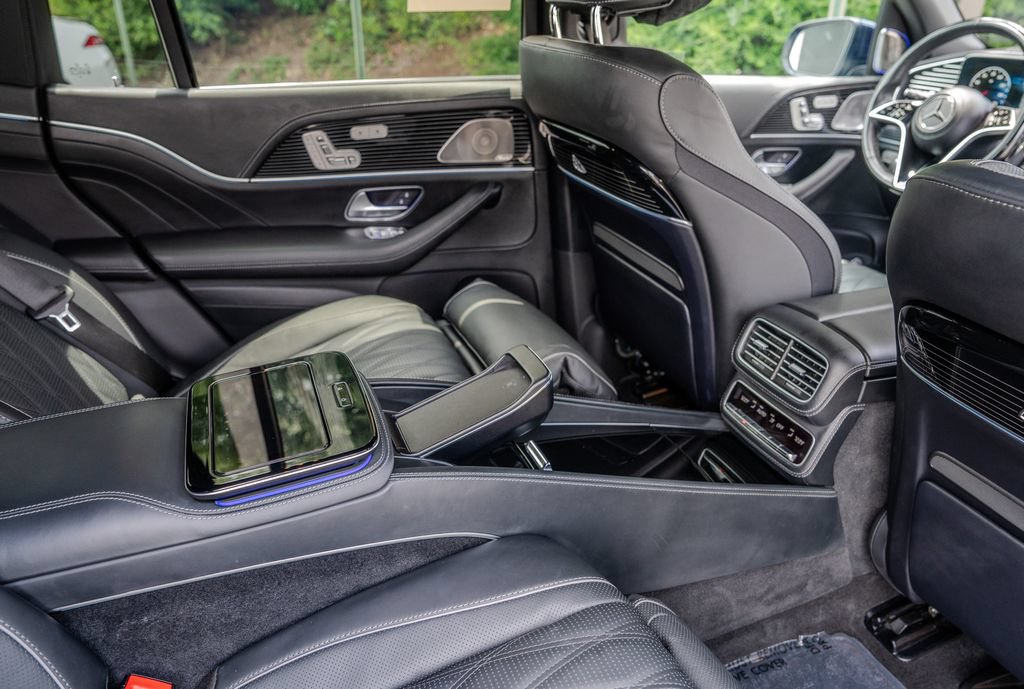 Used 2025 Mercedes-Benz Maybach GLS 600 4MATIC image 29
