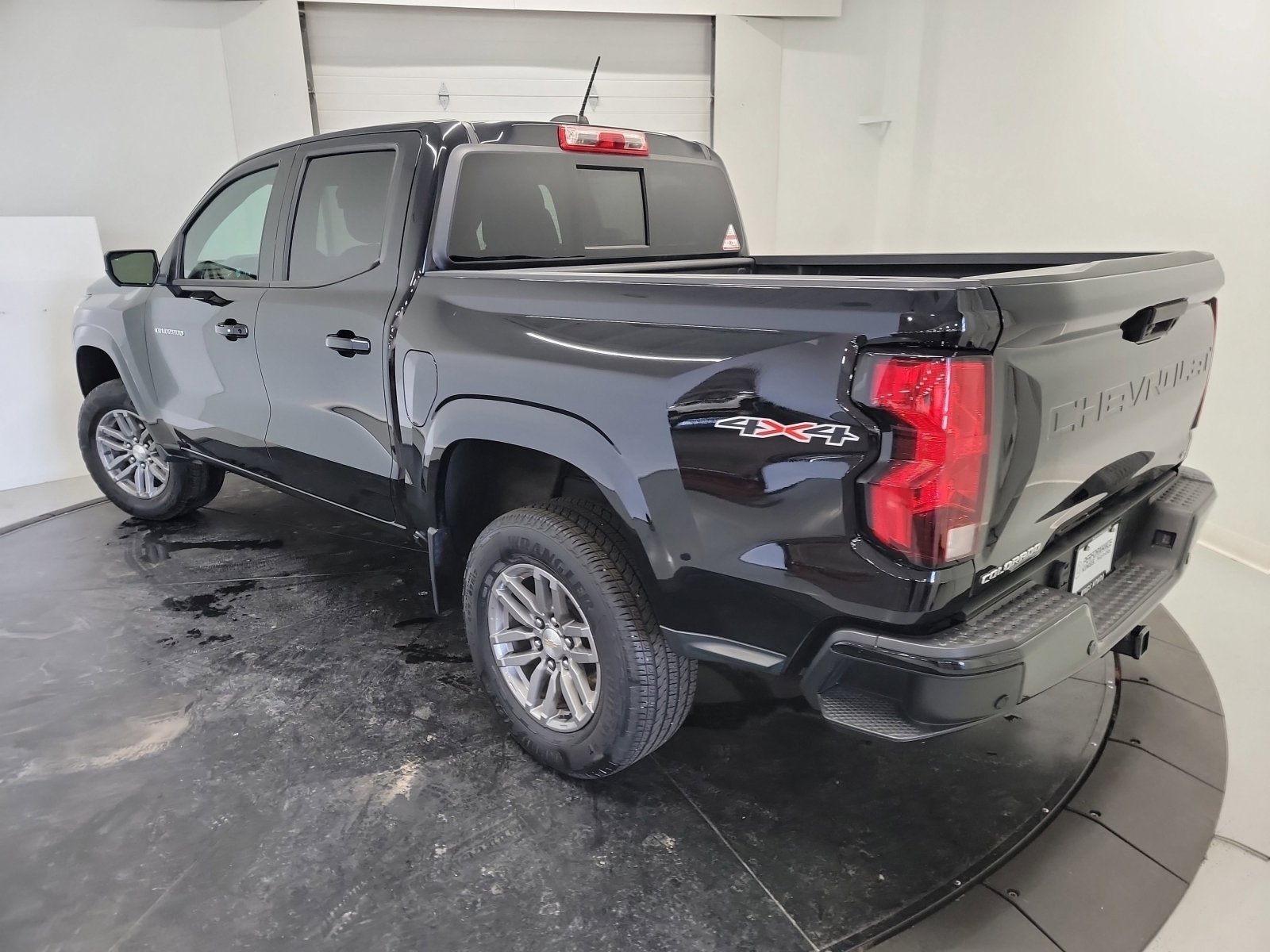 Used 2023 Chevrolet Colorado LT w/ LT Convenience Package II image 6