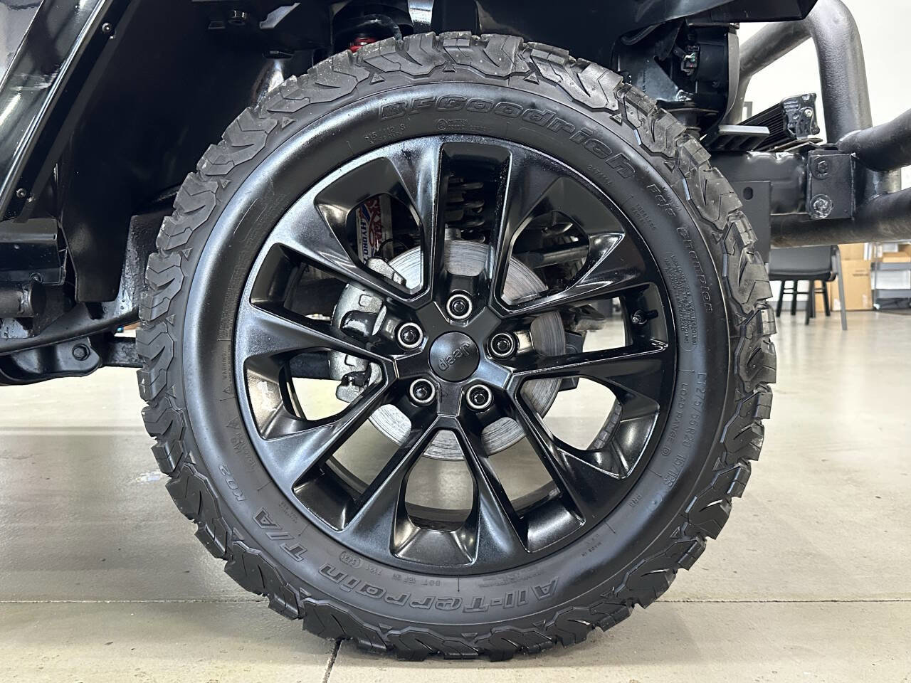 Used 2015 Jeep Wrangler Unlimited Sahara w/ Connectivity Group image 29