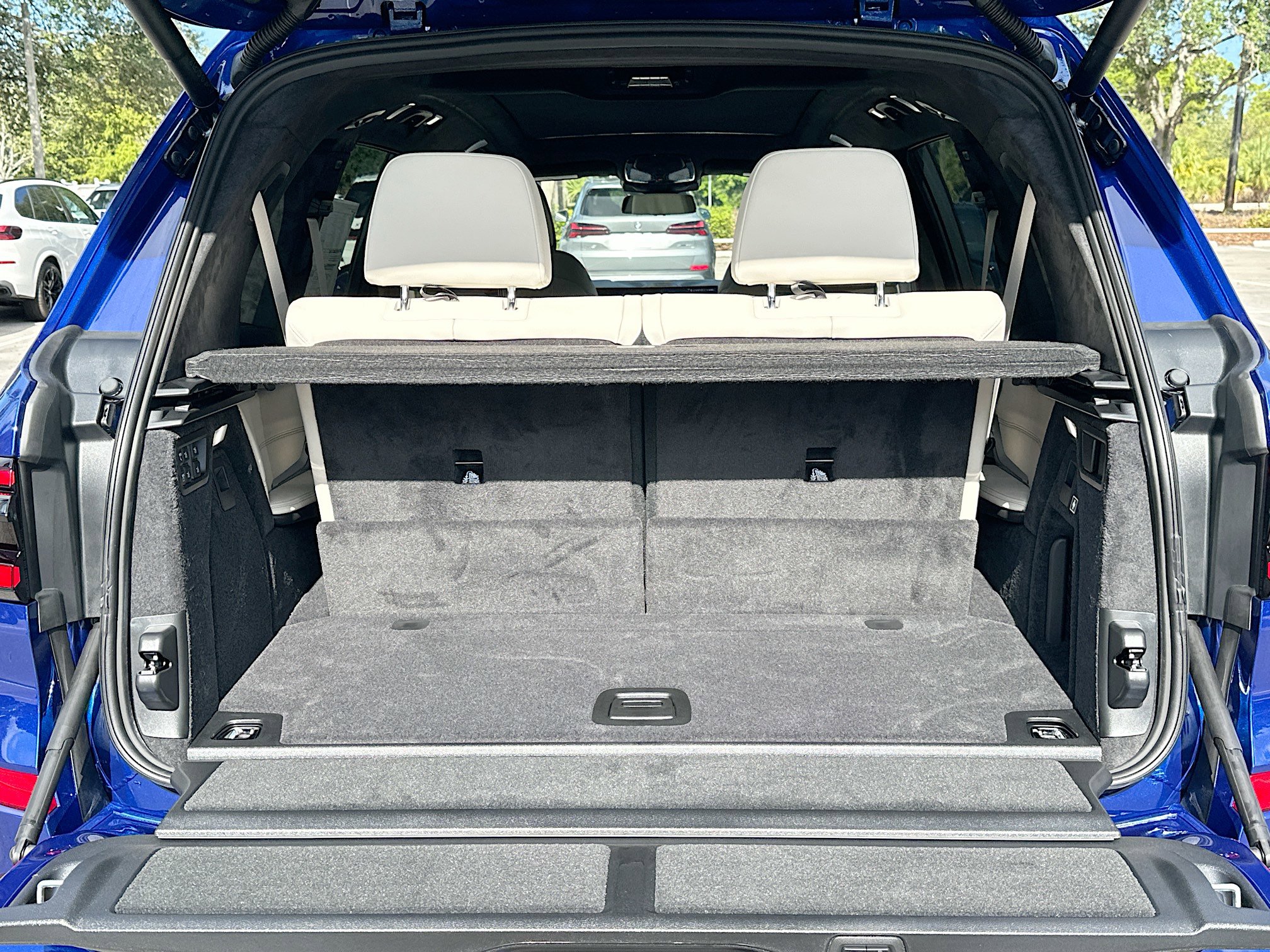 New 2026 BMW X7 M60i image 23