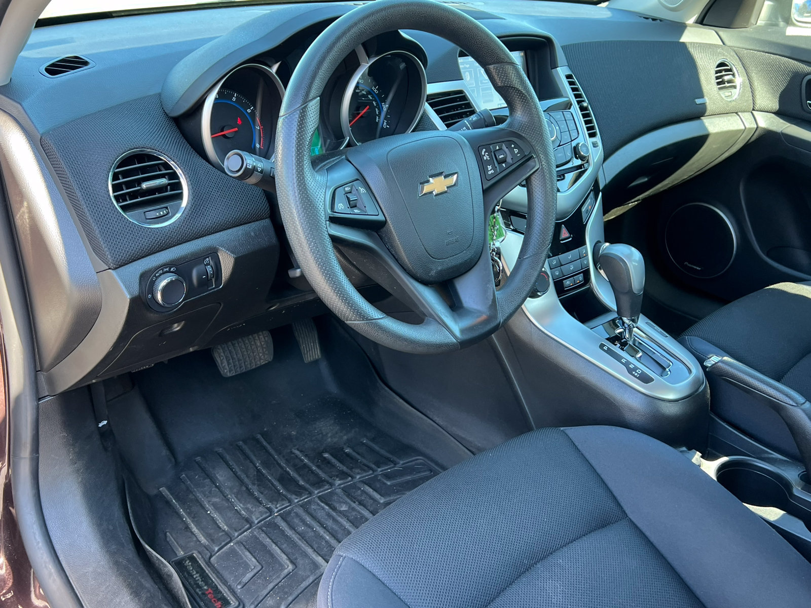 Used 2015 Chevrolet Cruze LT w/ Sun And Sound Package FWD image 17