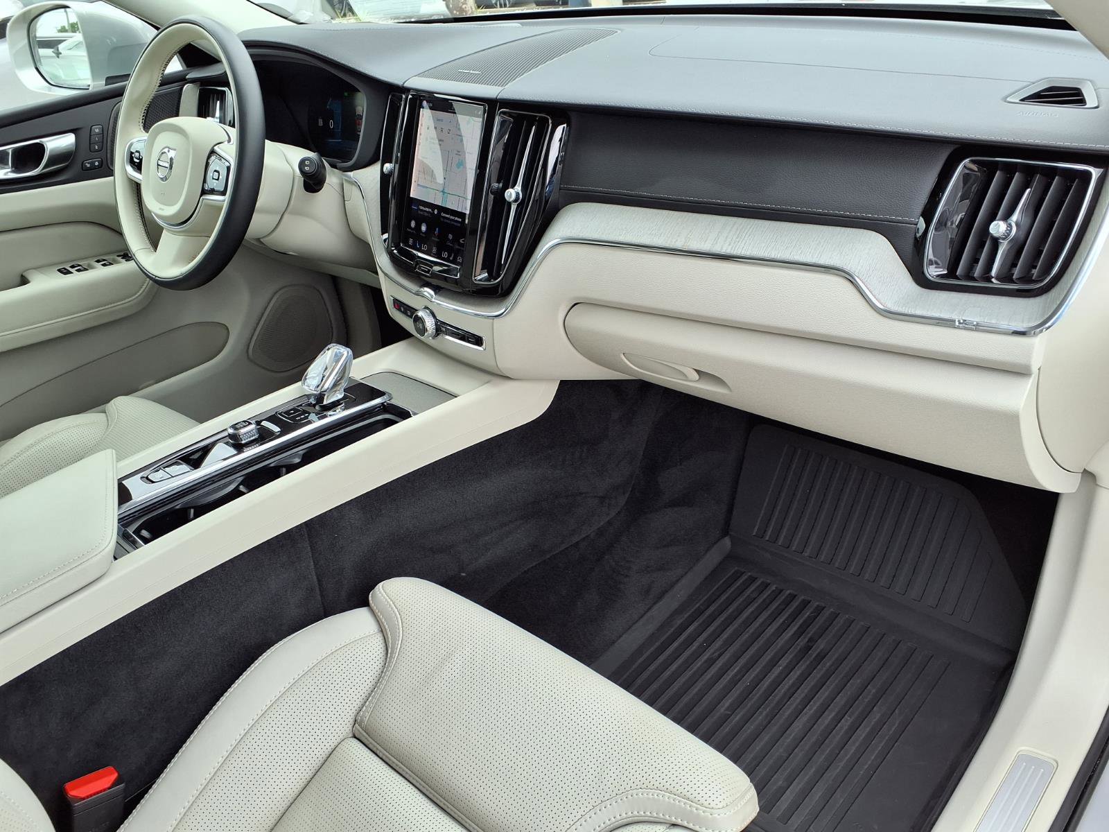 Certified 2023 Volvo XC60 B5 Ultimate w/ Protection Package Premier AWD/4WD image 10