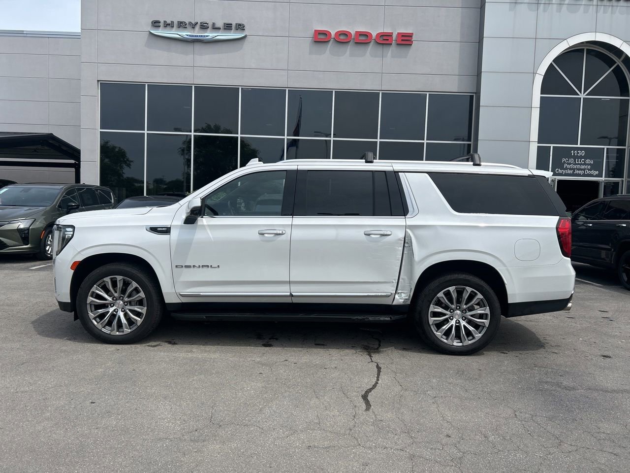 Used 2021 GMC Yukon XL Denali AWD/4WD image 6
