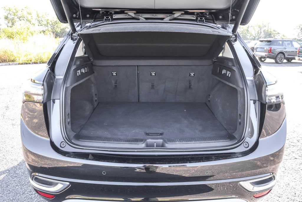 Used 2022 Buick Envision Avenir w/ Technology Package II image 32