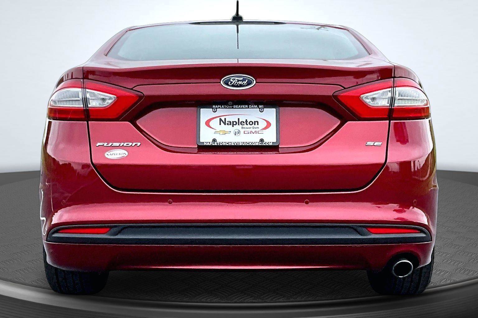 Used 2016 Ford Fusion SE FWD image 4