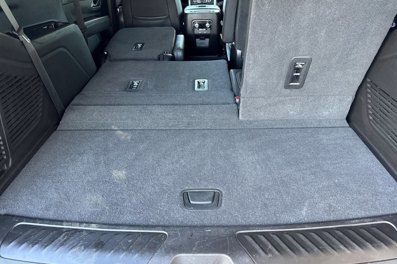 Used 2021 GMC Yukon SLT w/ Rear Media and Nav Package RWD image 18