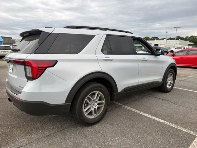 Used 2026 Ford Explorer Active AWD/4WD image 3