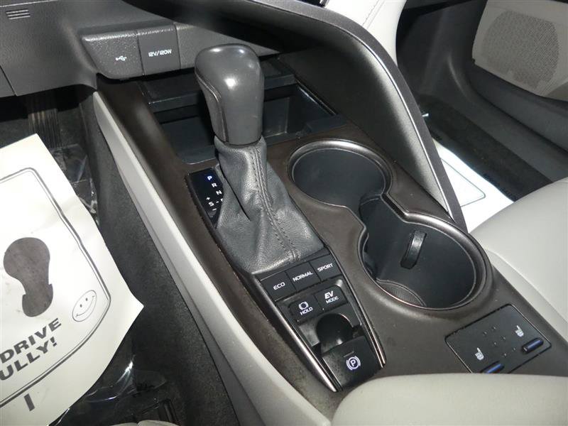 Used 2022 Toyota Camry SE w/ Cold Weather Package FWD image 39
