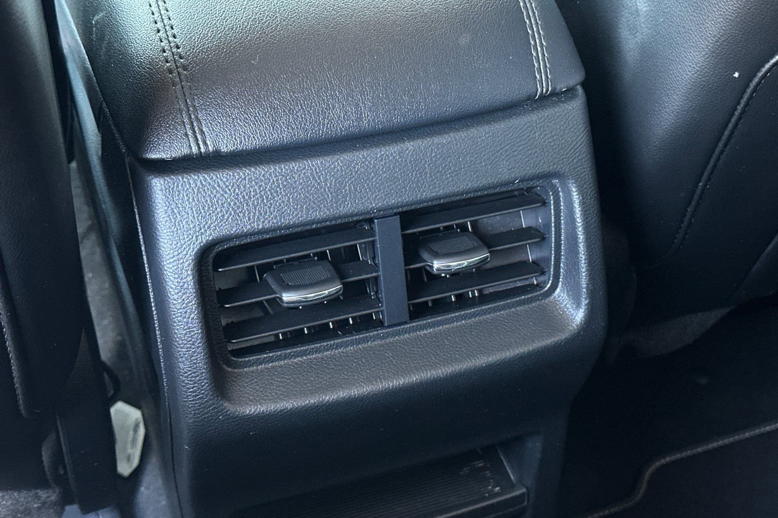 Used 2022 Ford Edge SEL w/ Convenience Package image 15