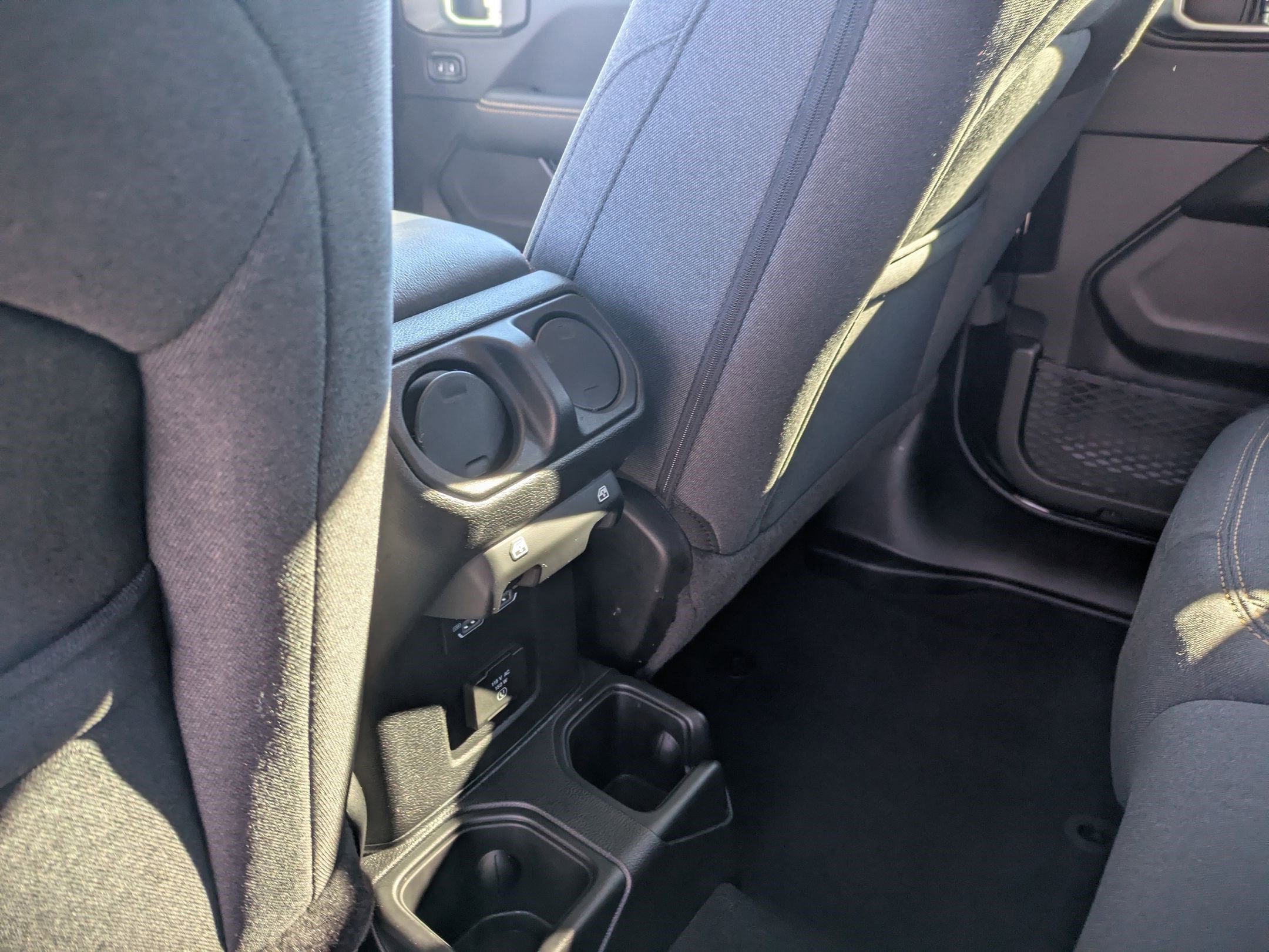 Used 2024 Jeep Wrangler Sahara w/ Safety Group image 19