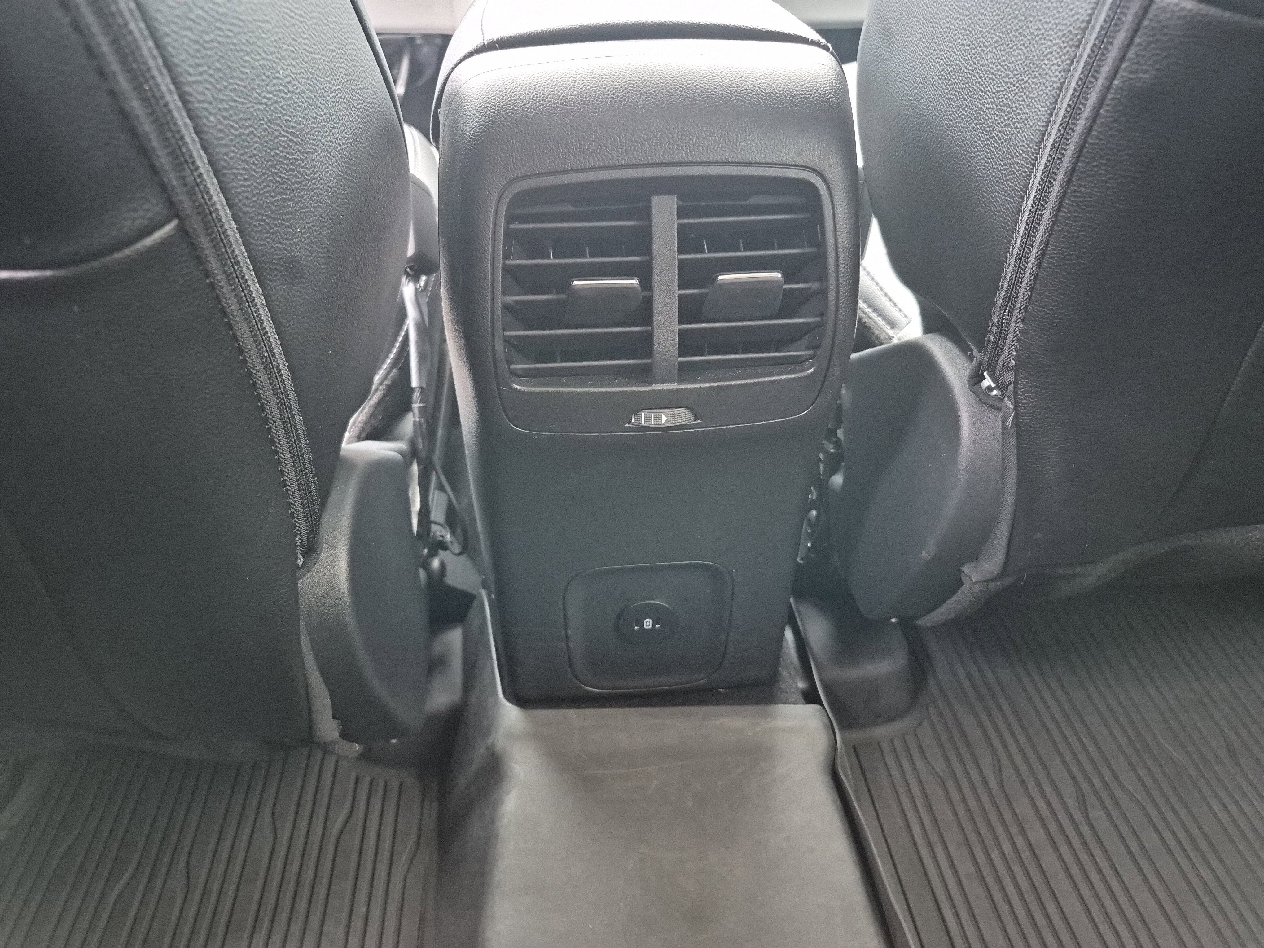 Certified 2025 Ford Escape SE w/ PHEV Premium Package FWD image 18