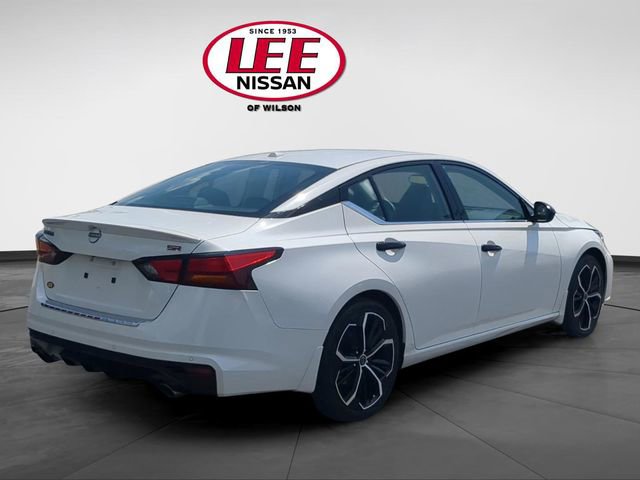 Used 2023 Nissan Altima 2.5 SR w/ SR Premium Package FWD image 3