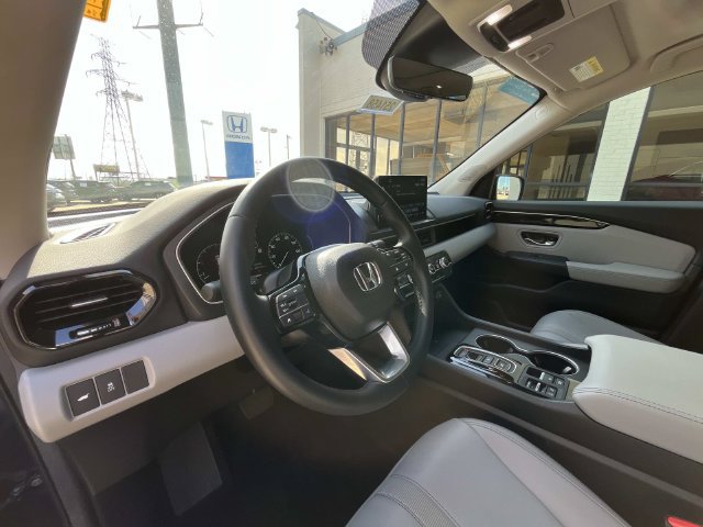 Certified 2025 Honda Pilot Touring image 13