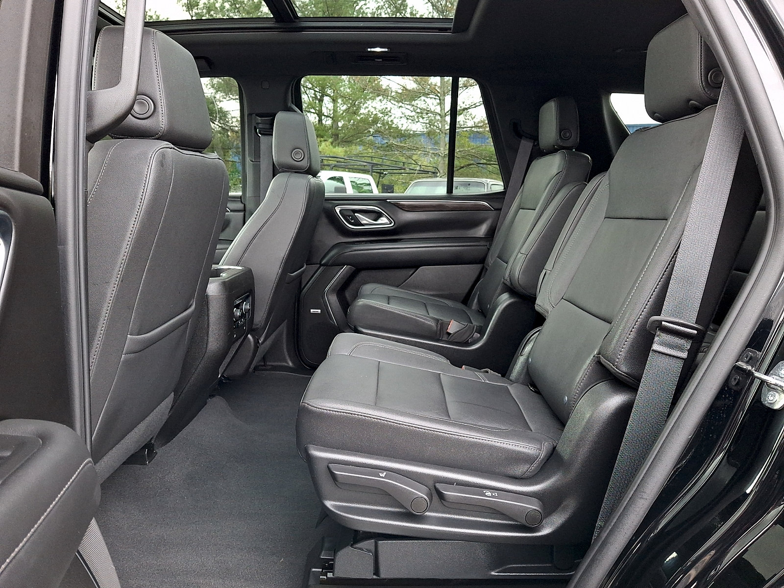 Certified 2023 Chevrolet Tahoe Z71 w/ Luxury Package AWD/4WD image 10
