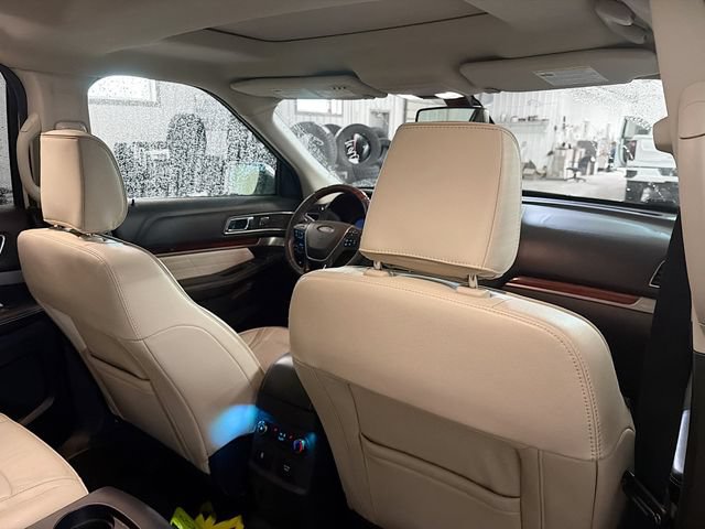 Used 2019 Ford Explorer Platinum AWD/4WD image 11
