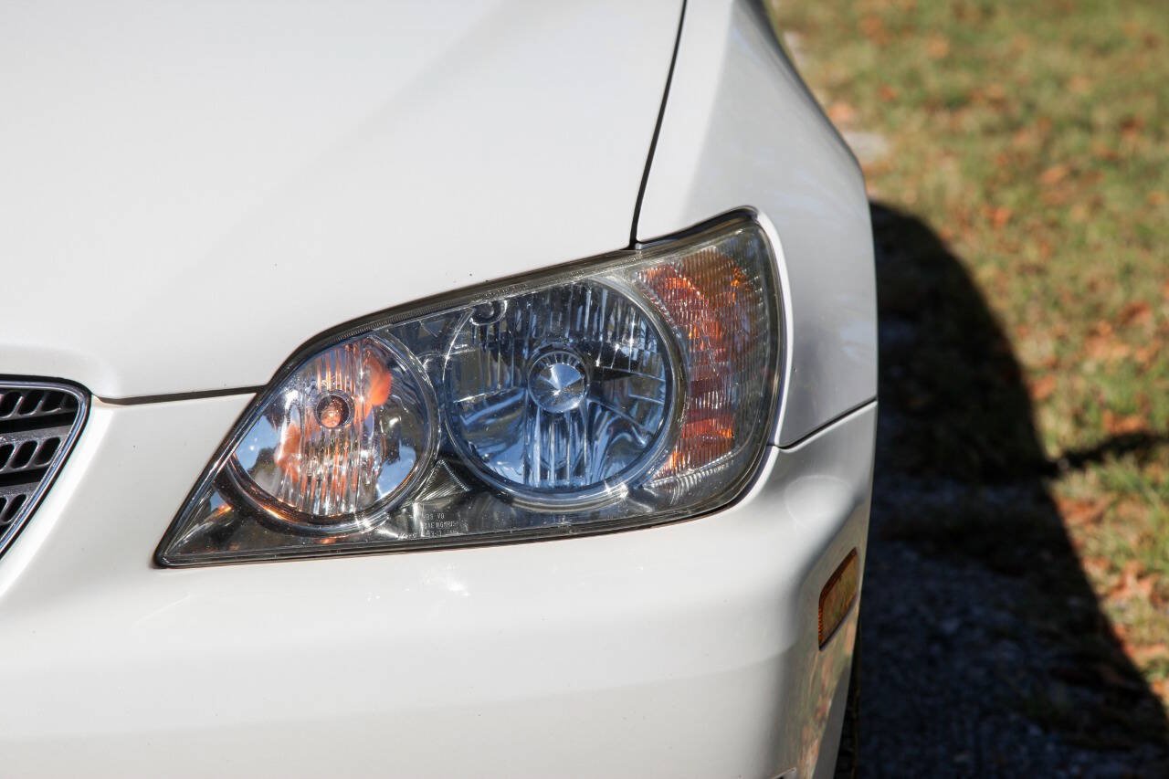 Used 2001 Lexus IS 300 w/ Leather Trim Pkg RWD image 4
