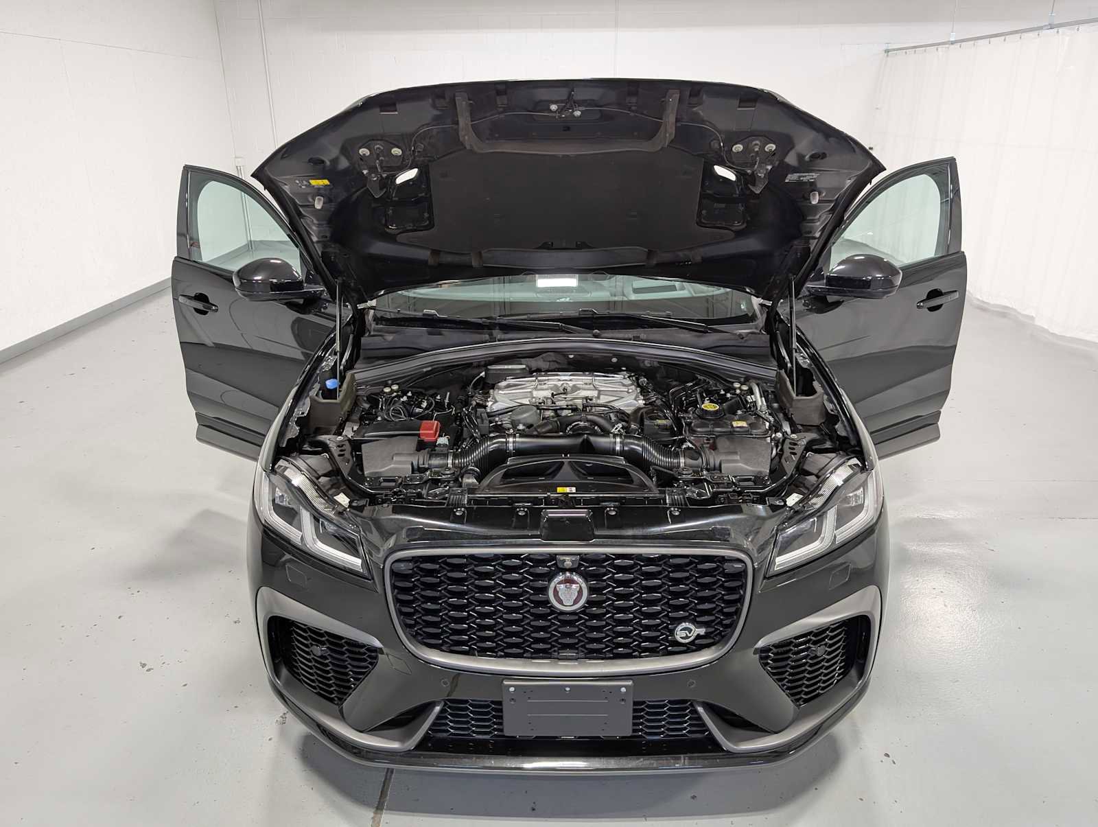 Used 2021 Jaguar F-PACE SVR image 12