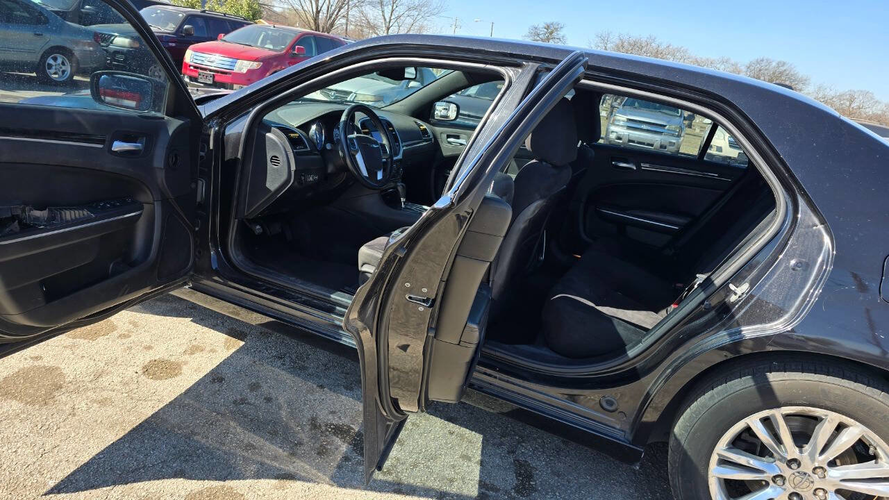 Used 2011 Chrysler 300 RWD image 8