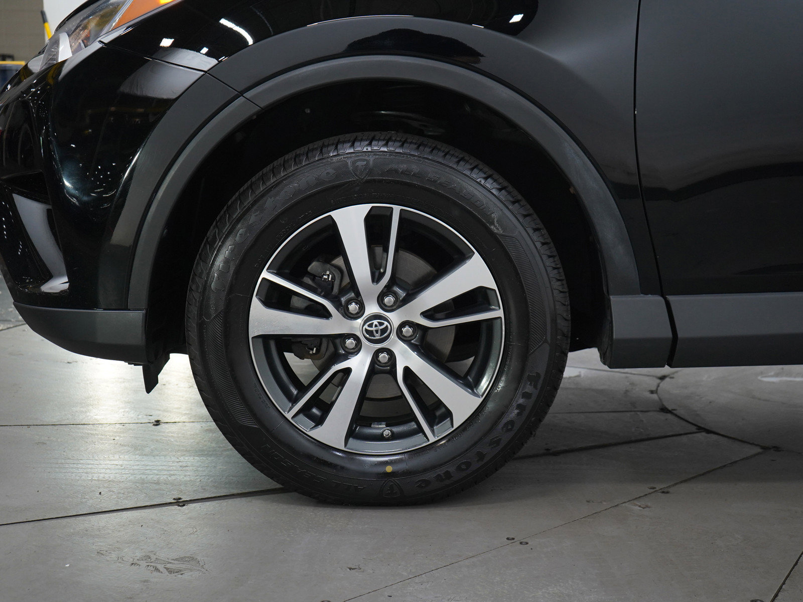 Used 2018 Toyota RAV4 XLE AWD/4WD image 28