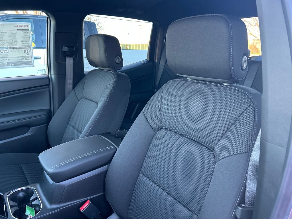 New 2026 GMC Canyon Elevation w/ LPO, Black Badging Package image 16