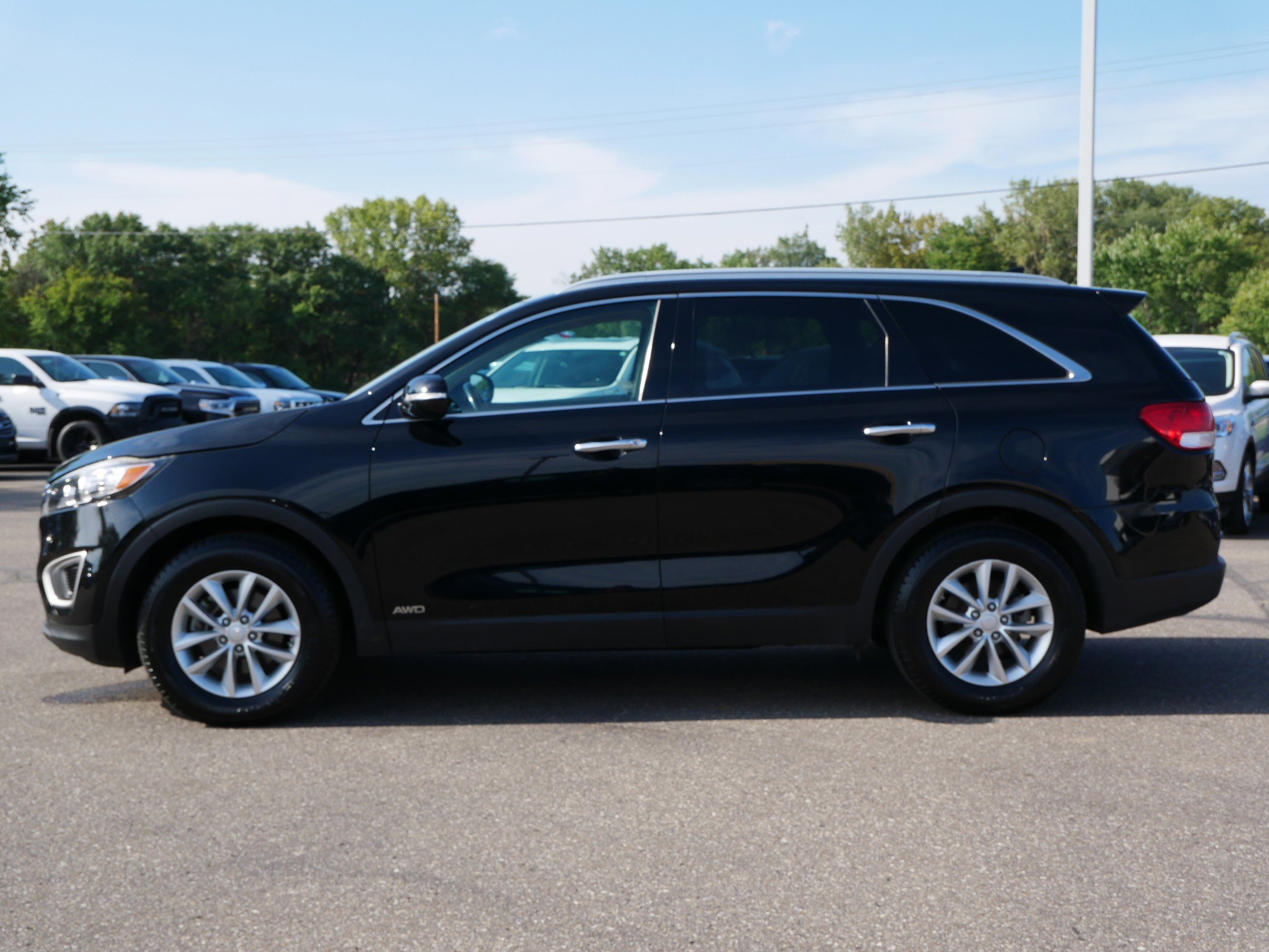 Used 2016 Kia Sorento LX w/ LX Convenience Package image 4