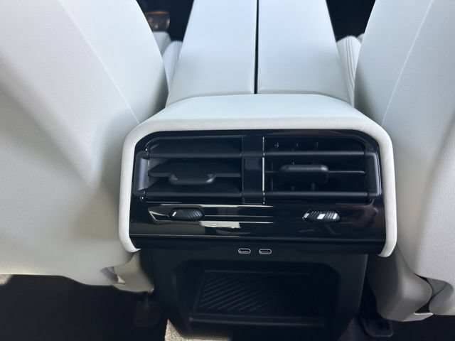 New 2026 BMW 550e xDrive w/ Premium Package AWD/4WD image 15