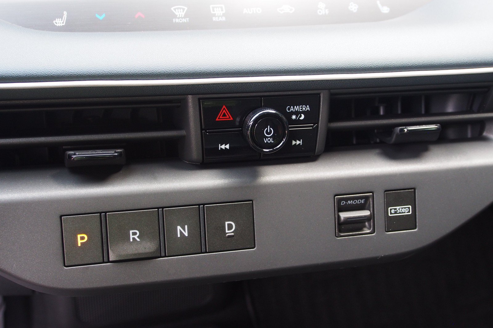 New 2026 Nissan Leaf Platinum+ FWD image 24
