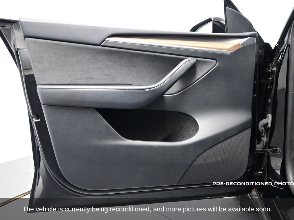 Used 2023 Tesla Model Y Long Range image 11