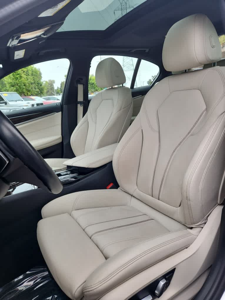 Used 2019 BMW 530e w/ Convenience Package RWD image 5
