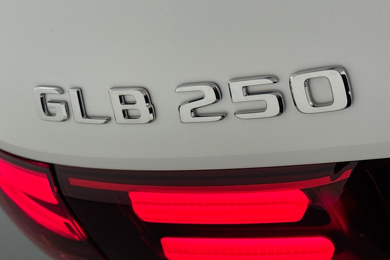 New 2026 Mercedes-Benz GLB 250 image 8