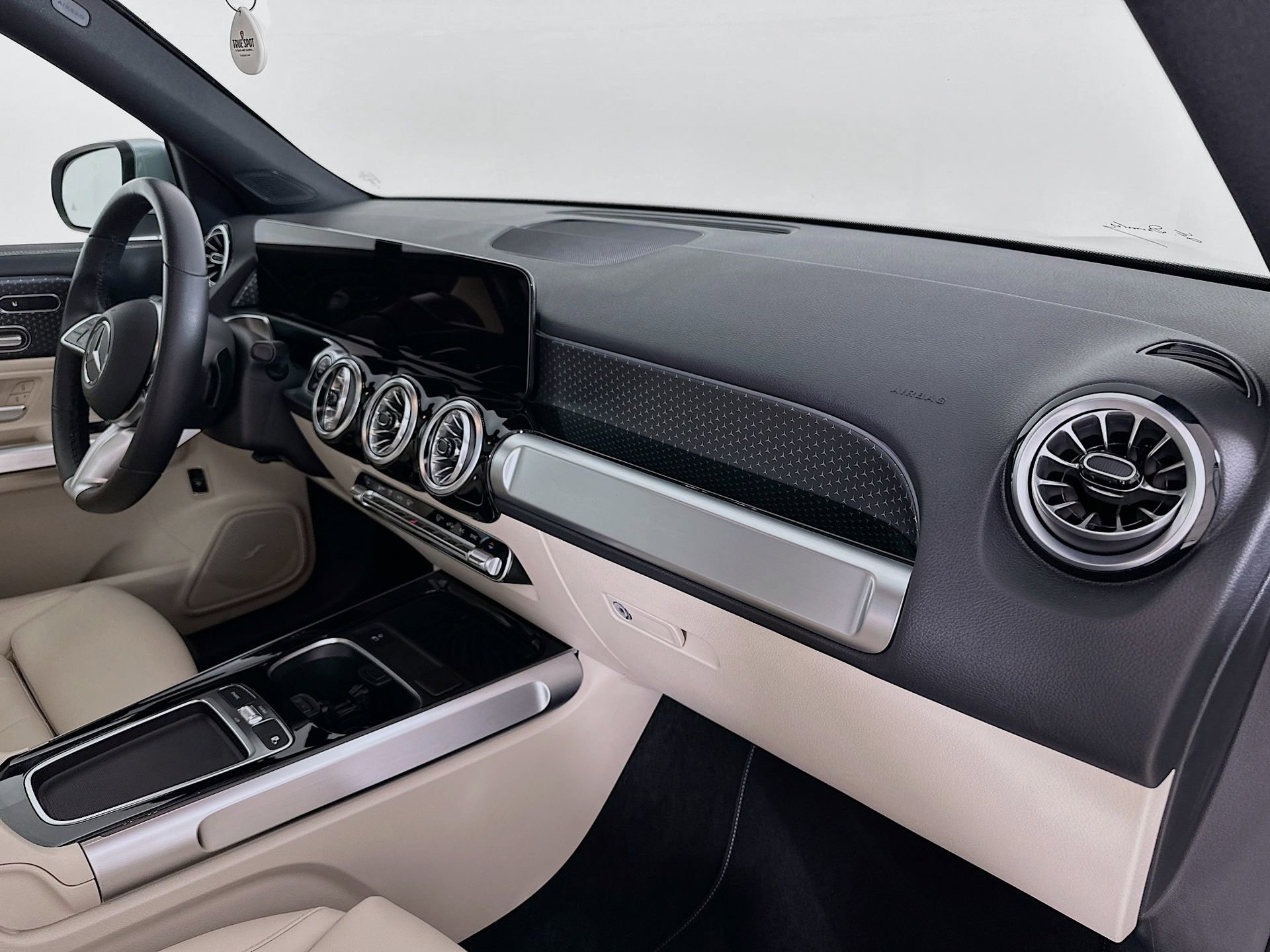 Used 2024 Mercedes-Benz GLB 250 image 31