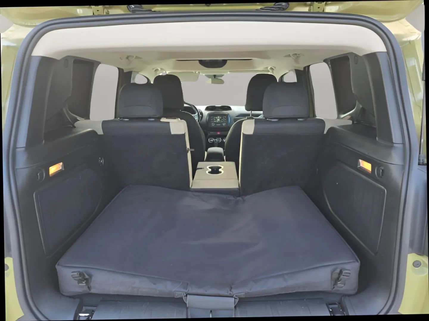 Used 2015 Jeep Renegade Latitude w/ Popular Equipment Group image 16