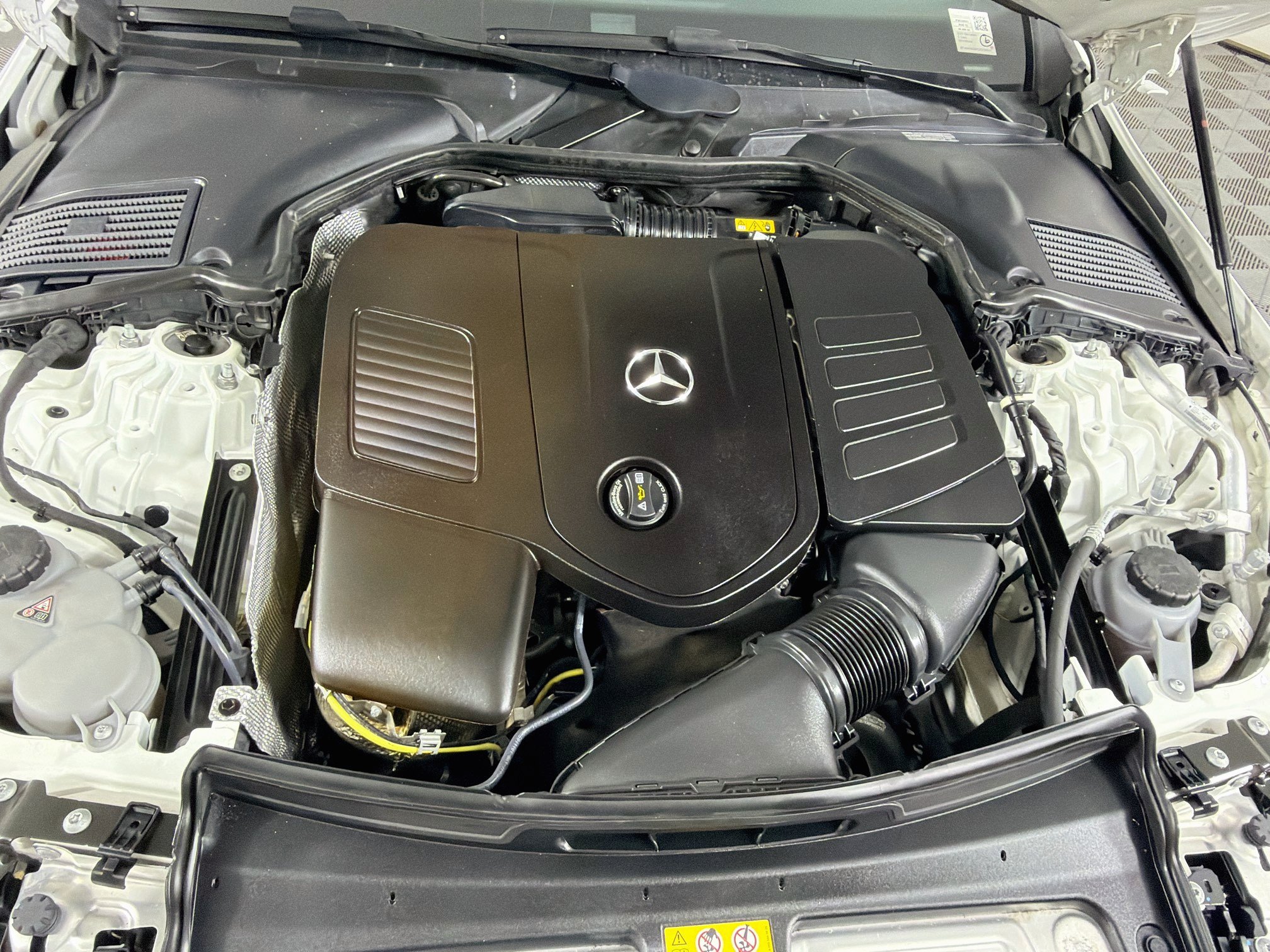 Used 2025 Mercedes-Benz C 300 Sedan image 33