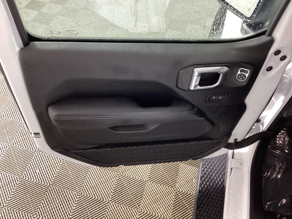 Used 2022 Jeep Wrangler Unlimited Sahara w/ Cold Weather Group image 15