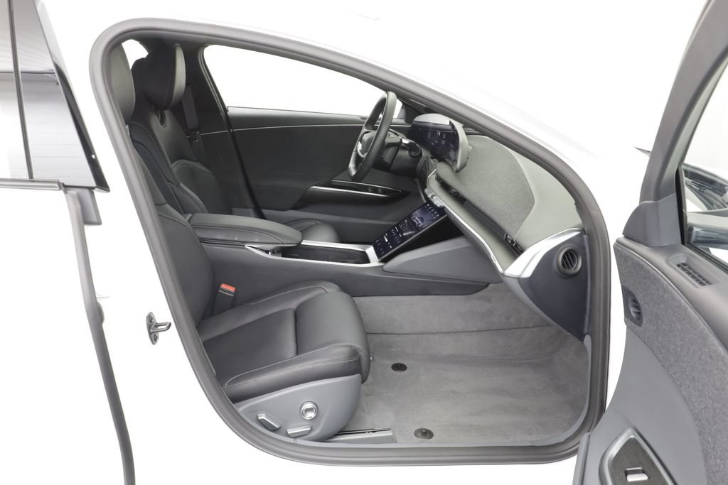 Used 2024 Lucid Air Pure RWD image 22