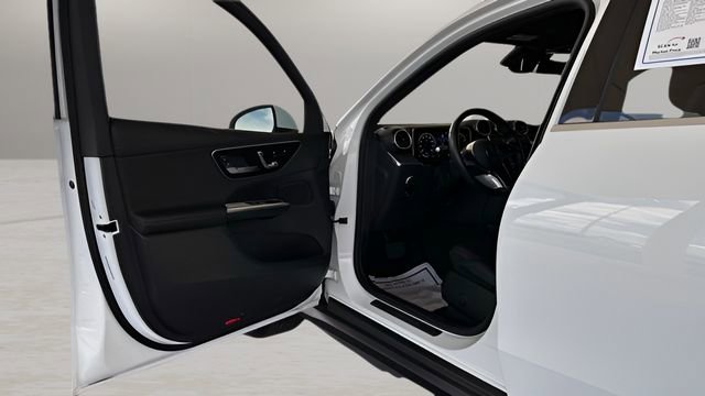 Used 2024 Mercedes-Benz GLC 300 4MATIC image 42