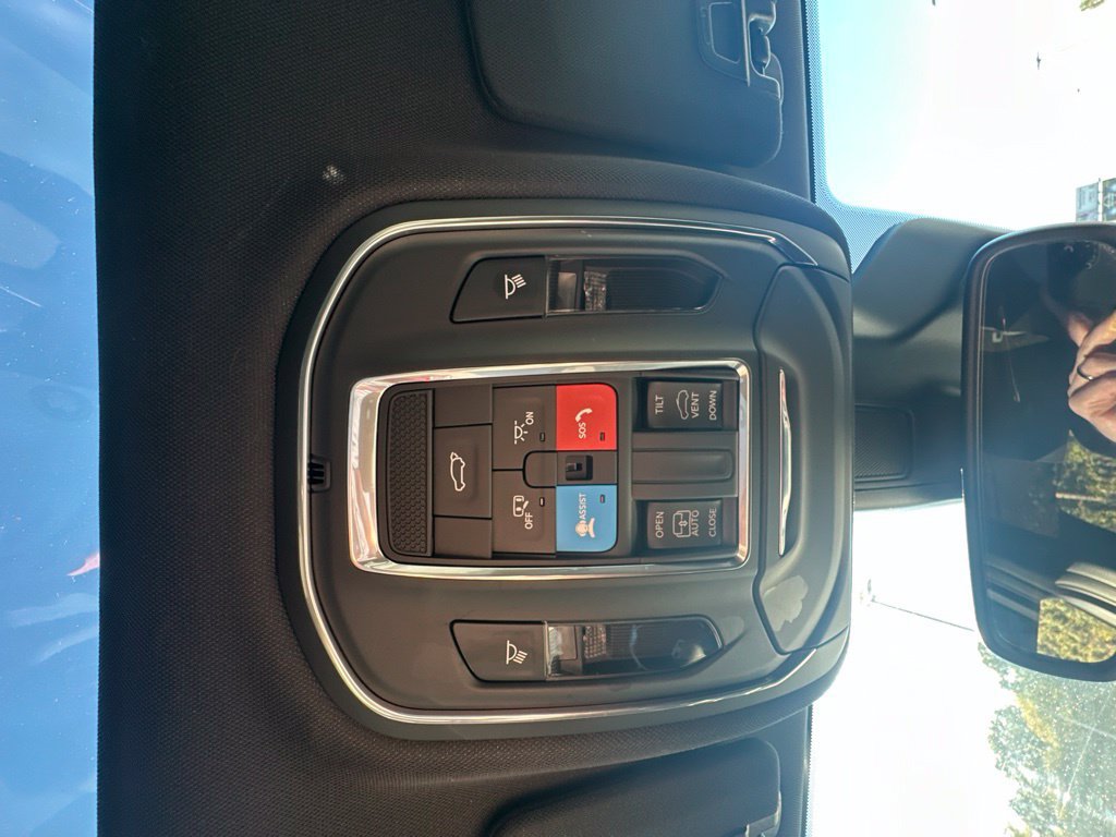 Used 2023 Jeep Grand Cherokee L Laredo AWD/4WD image 31